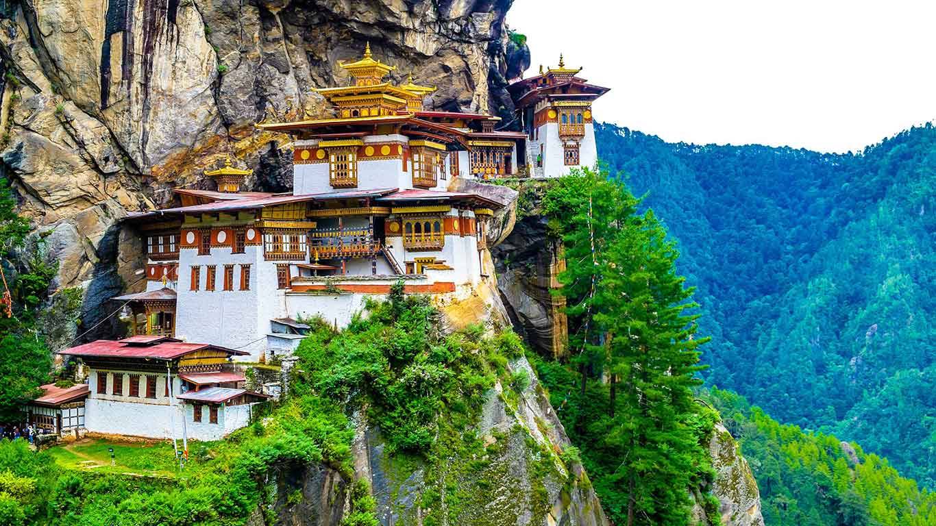 BHUTAN TRAVEL GUIDE